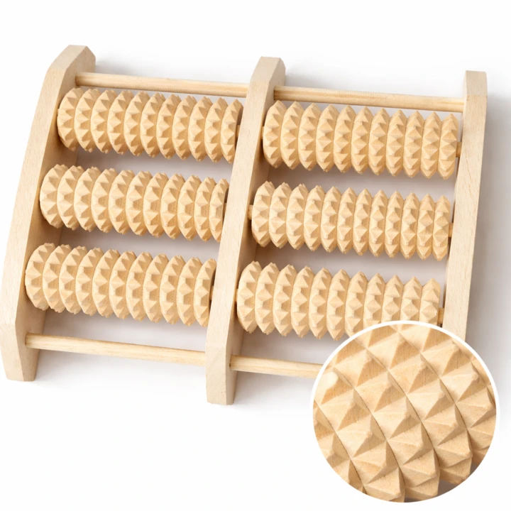 Drewniany masażer stóp z wypustkami.png