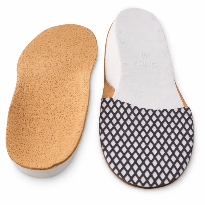 Ortopedyczne wkładki dziecięce na białym tle (1).png