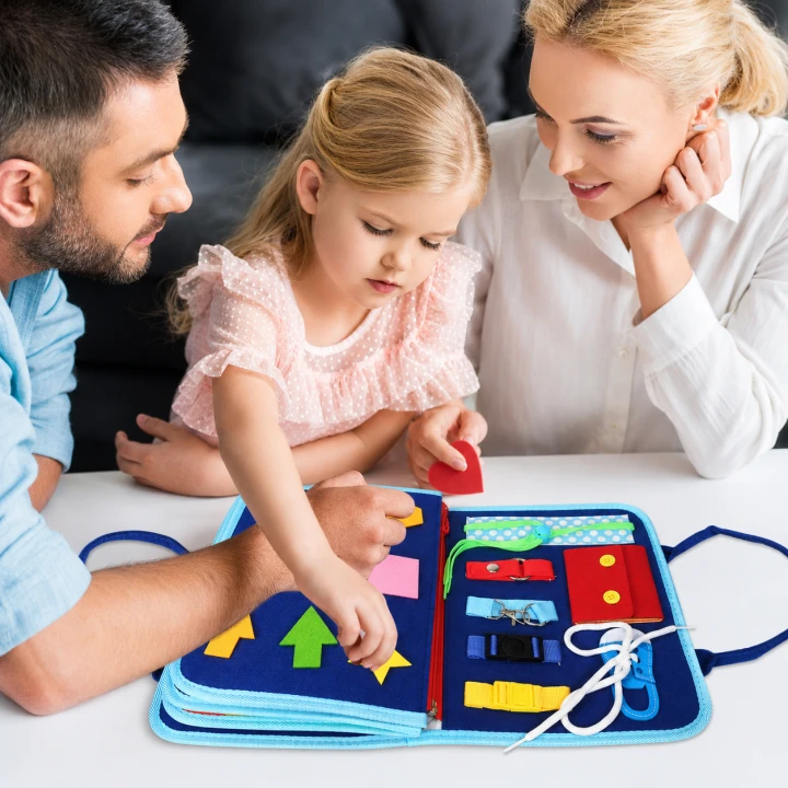Tablica manipulacyjna Montessori – filcowa książeczka sensoryczna dla dzieci