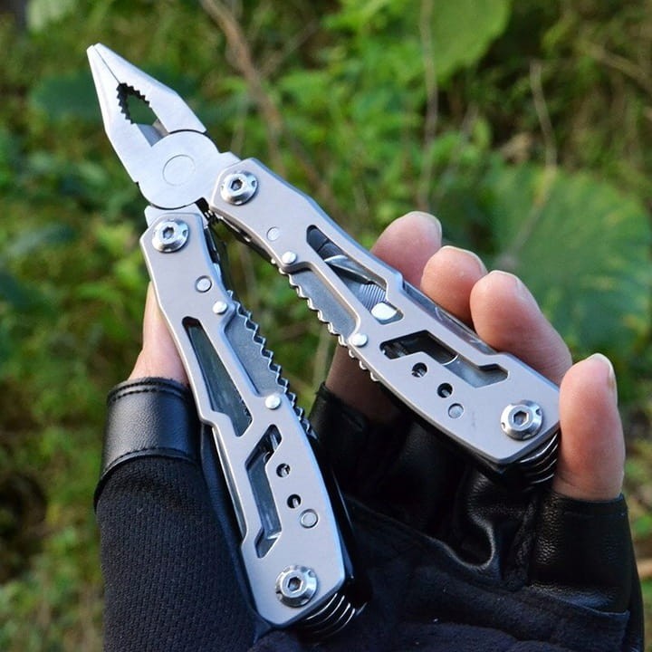 MULTITOOL-NARZEDZIE-WIELOFUNKCYJNE-SCYZORYK-13-w-1-Marka-inna-marka.jpg